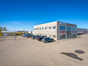 5912 50 Av, Lloydminster, AB for sale Primary Photo- Image 1 of 22