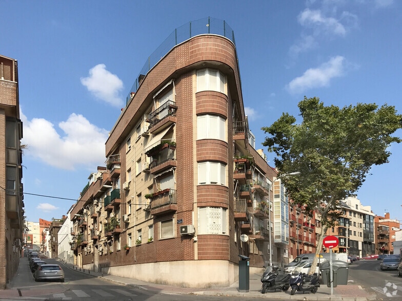 Calle de las Almortas, 16, Madrid, Madrid to rent - Building Photo - Image 2 of 2