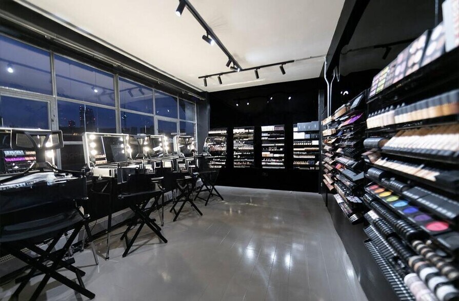 36-42 New Inn Yard, London to rent - Building Photo - Image 2 of 19