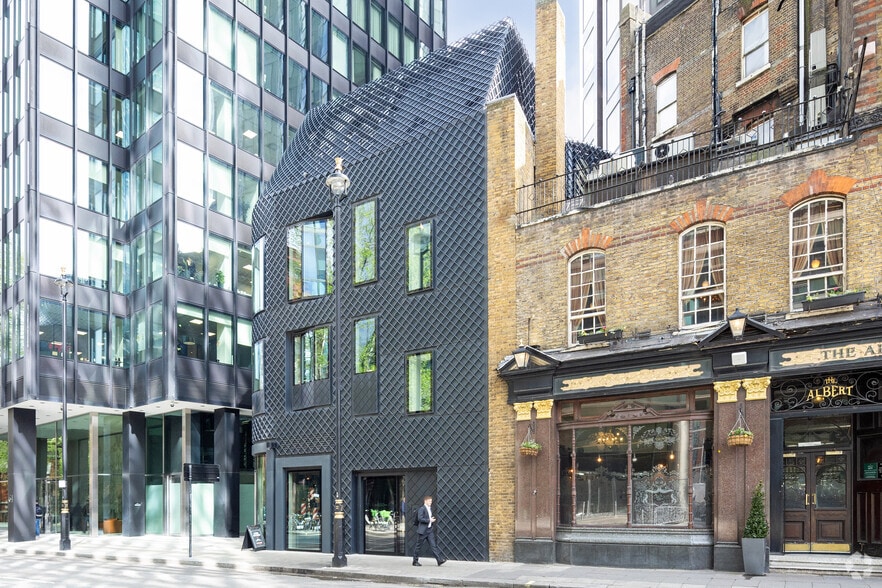 The Gate House, London to rent - Building Photo - Image 2 of 4