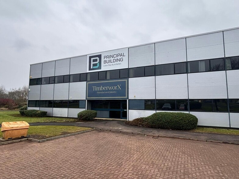 1-3 Langlands Pl, East Kilbride to rent - Building Photo - Image 2 of 20