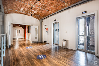 Albert Dock, Liverpool for rent Interior Photo- Image 2 of 25