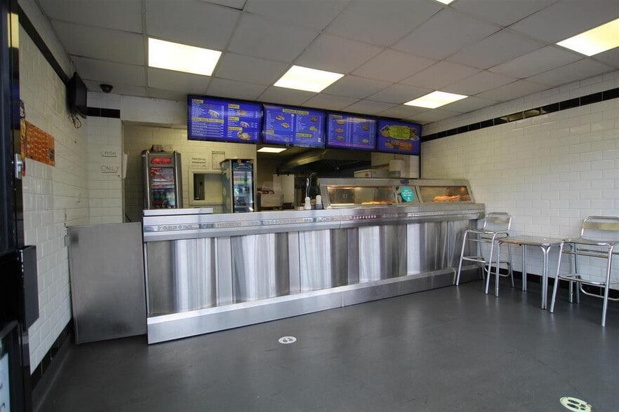 327 Welbeck Rd, Newcastle Upon Tyne to rent - Building Photo - Image 2 of 12