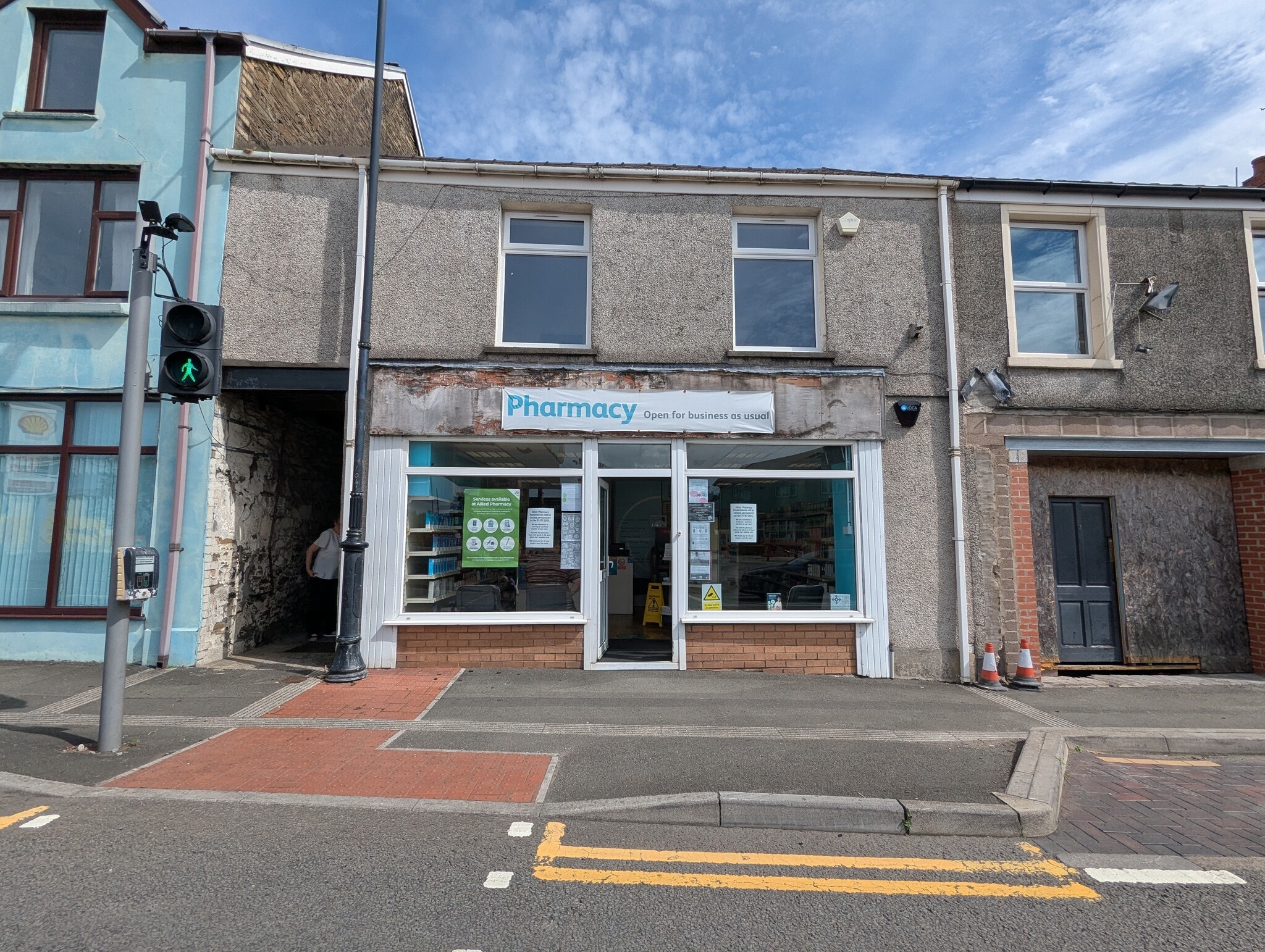 5 St Teilo St, Pontarddulais to rent Building Photo- Image 1 of 2