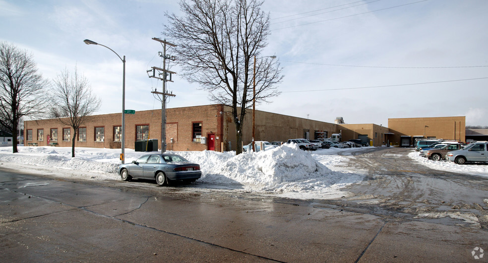 2800 W Custer Ave, Milwaukee, WI for sale - Building Photo - Image 3 of 5