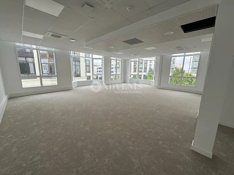 Office in Chessy for sale Interior Photo- Image 1 of 7
