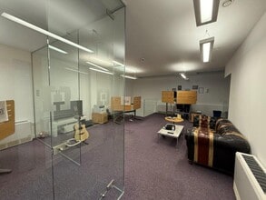 66-67 Alwyne Rd, London to rent Interior Photo- Image 2 of 2