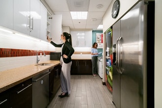 6991 E Camelback Rd, Scottsdale, AZ to rent Interior Photo- Image 2 of 6