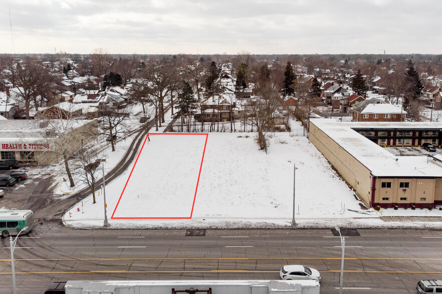 16329 Woodward, Highland Park, MI for sale - Primary Photo - Image 1 of 4