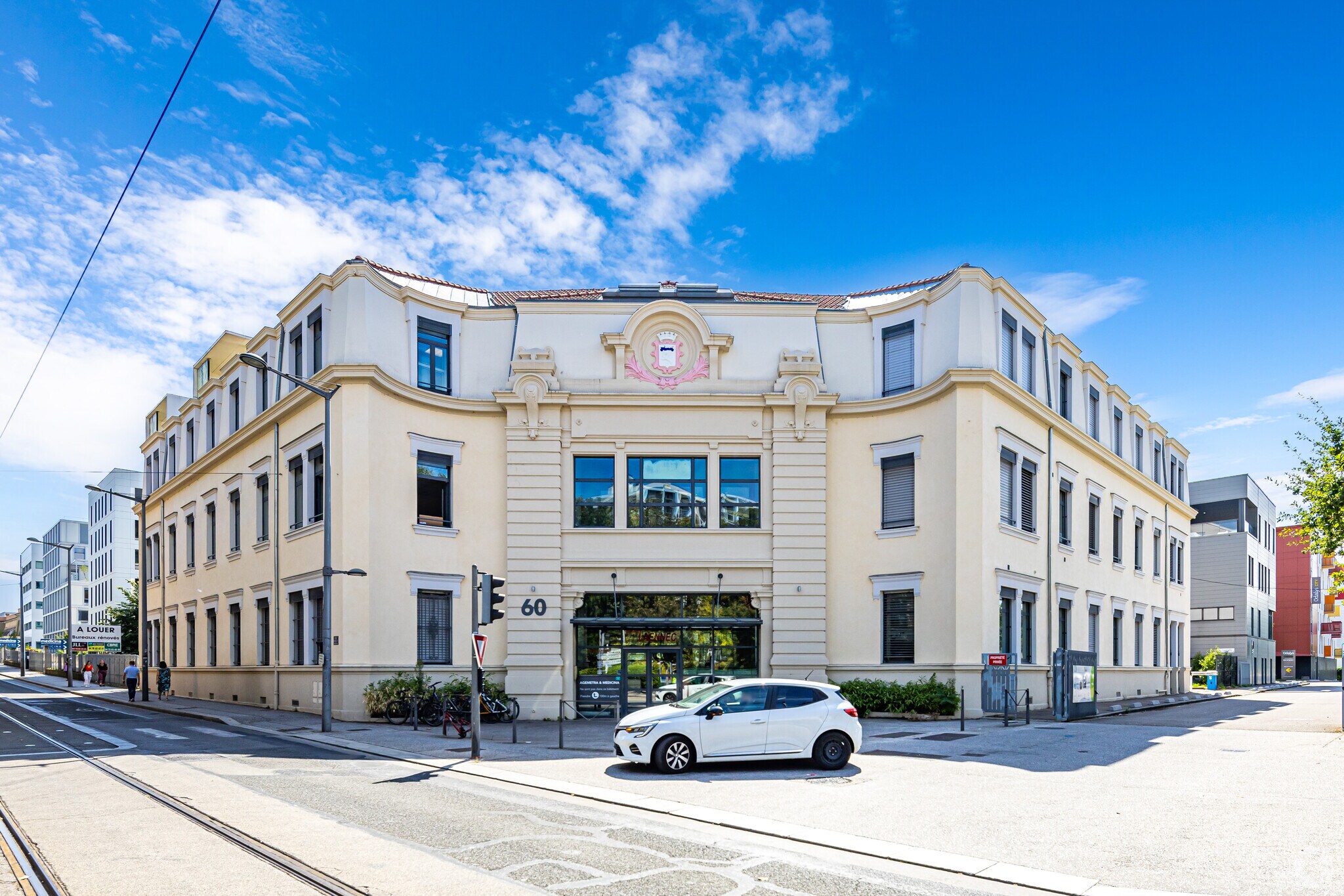 Office / Medical in Lyon to rent Building Photo- Image 1 of 14