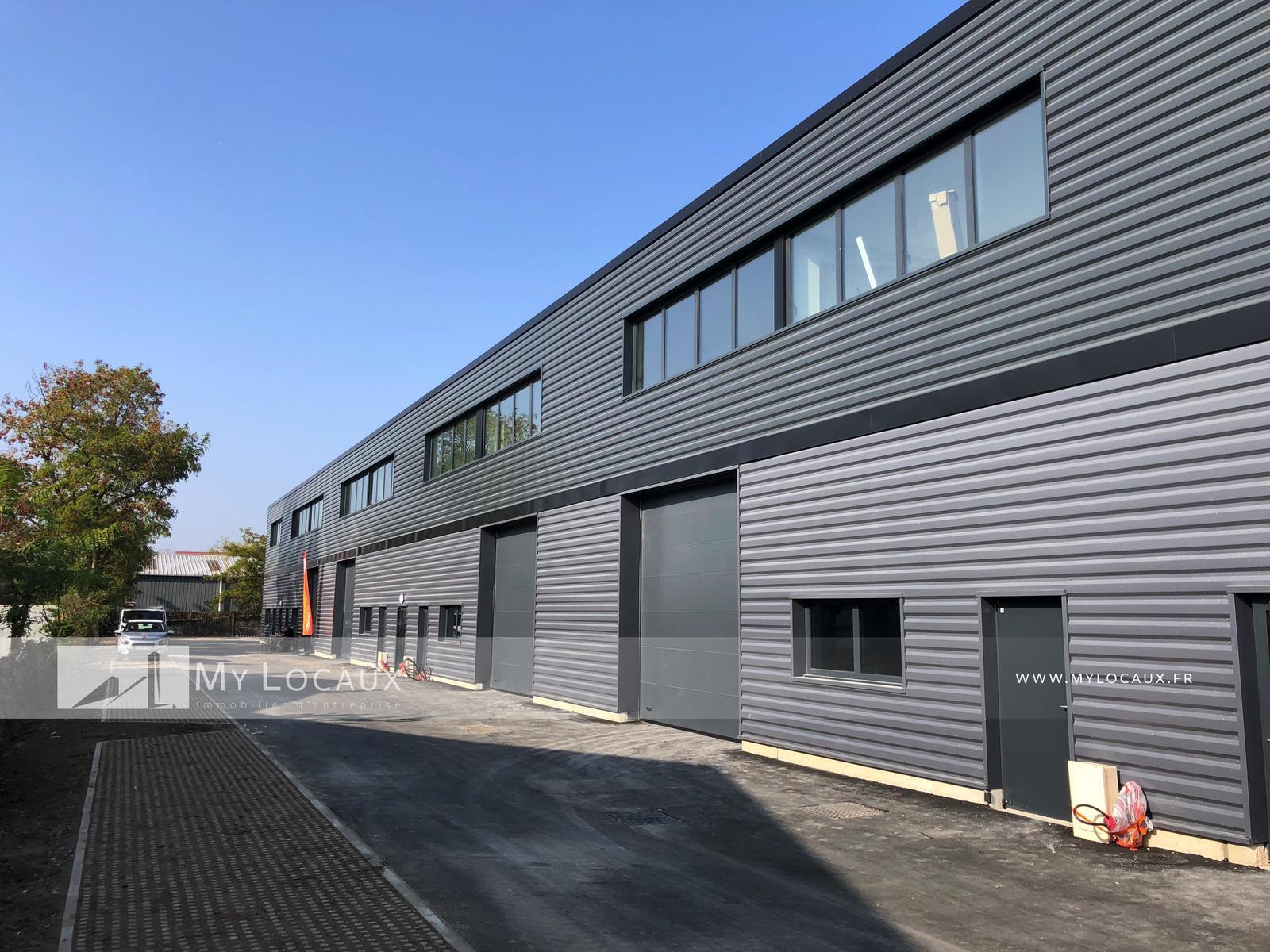 Light Industrial in Villeneuve-la-Garenne to rent Building Photo- Image 1 of 6