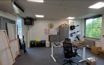 Broadway, Letchworth Garden City to rent Interior Photo- Image 2 of 2