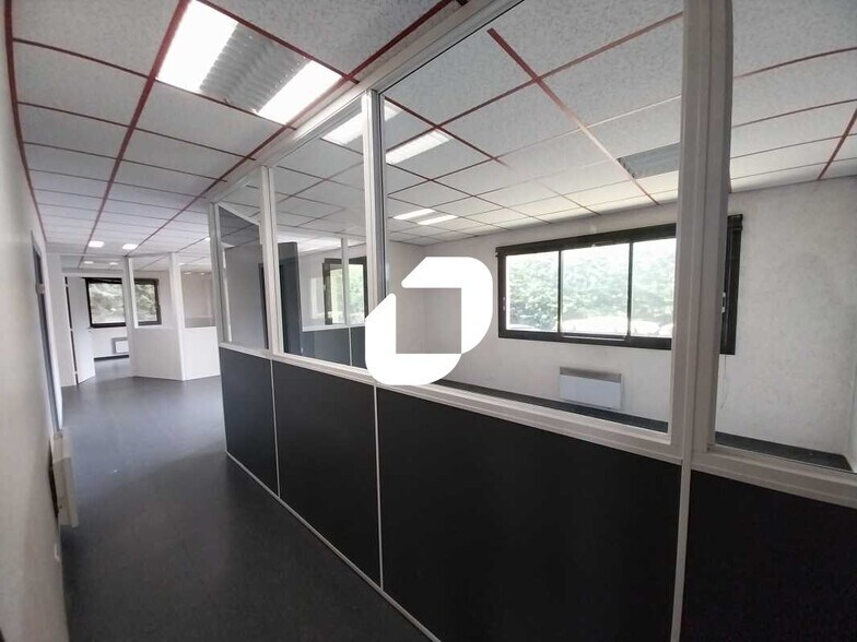 Office in BOISSY-L'AILLERIE to rent - Interior Photo - Image 1 of 17