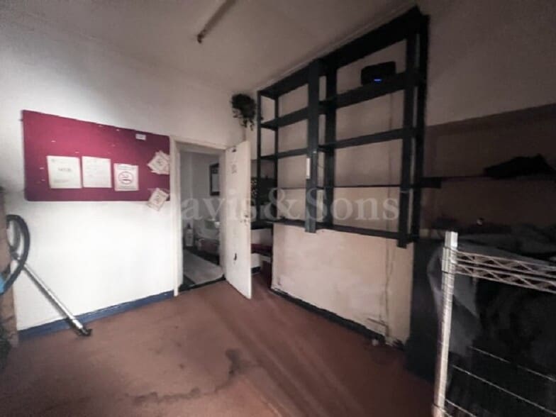 10 Baneswell Rd, Newport for sale - Interior Photo - Image 3 of 6