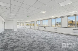 5 Boulevard Des Bouvets, Nanterre to rent Interior Photo- Image 1 of 4