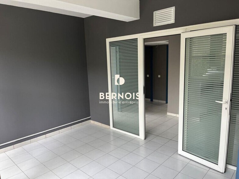 Office in La Seyne Sur Mer for sale - Interior Photo - Image 3 of 13