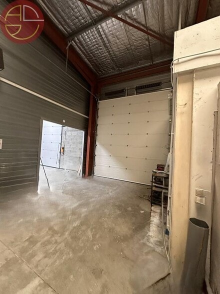 Industrial in Tournefeuille to rent - Interior Photo - Image 3 of 11