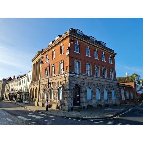 1 Market Pl, Devizes to rent Building Photo- Image 1 of 2
