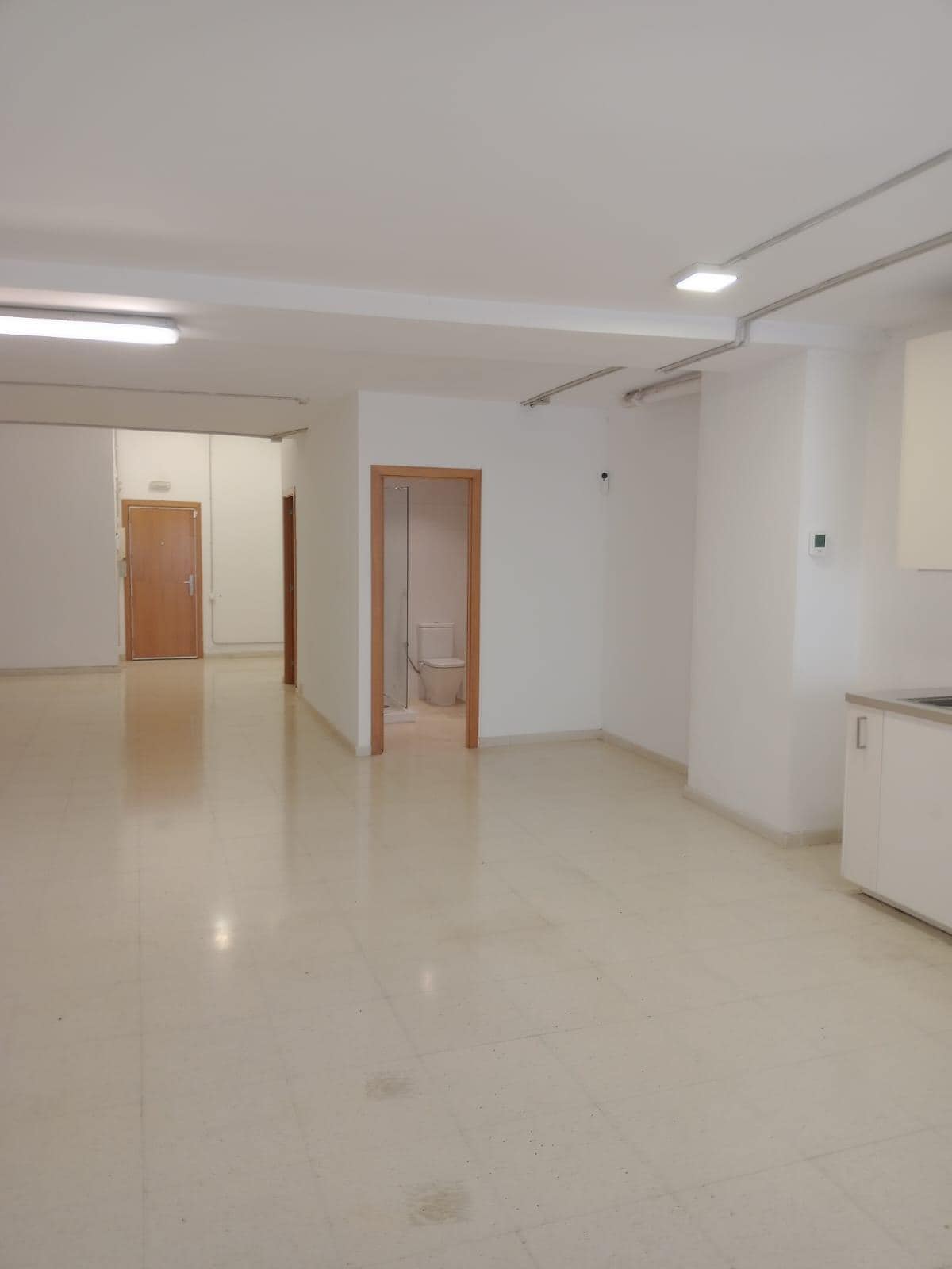 Office / Retail in Badalona, Barcelona to rent Interior Photo- Image 1 of 6