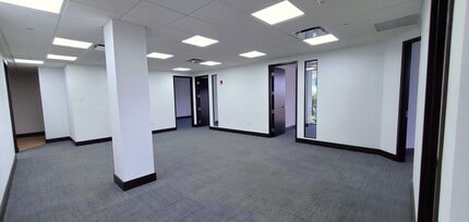 2000 Glades Rd, Boca Raton, FL to rent Building Photo- Image 2 of 6