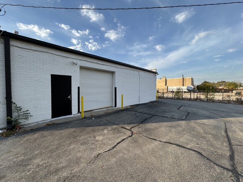 82-106 E Dundee Rd, Wheeling, IL for rent - Building Photo - Image 3 of 5