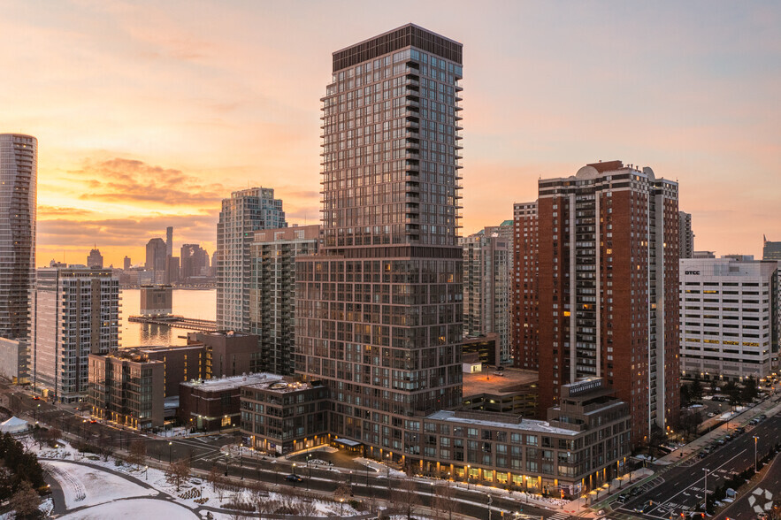 75 Park Lane South, Jersey City, NJ for sale - Building Photo - Image 1 of 1