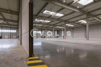 555 Rue De La Dombes, Miribel to rent Interior Photo- Image 2 of 14