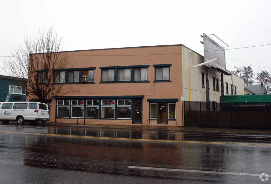 3331 NE Sandy Blvd, Portland, OR for sale - Building Photo - Image 3 of 5