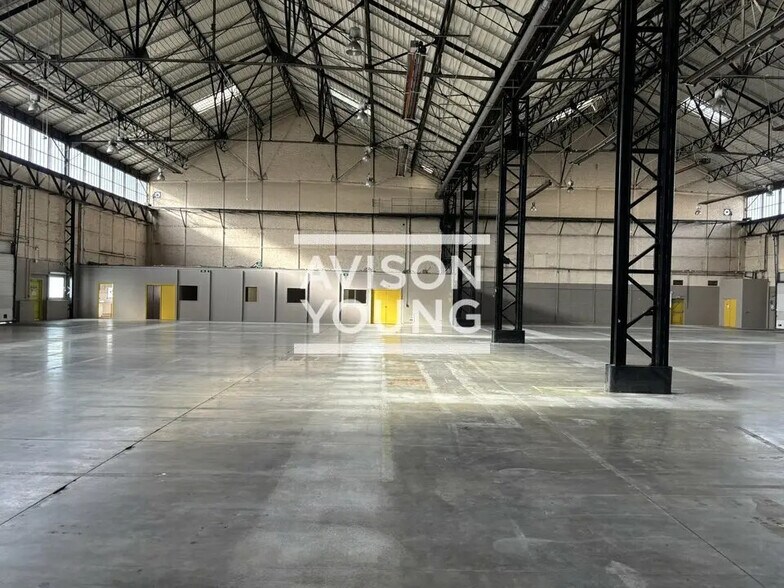 Light Industrial in Saint-Ouen-sur-Seine to rent - Building Photo - Image 3 of 8