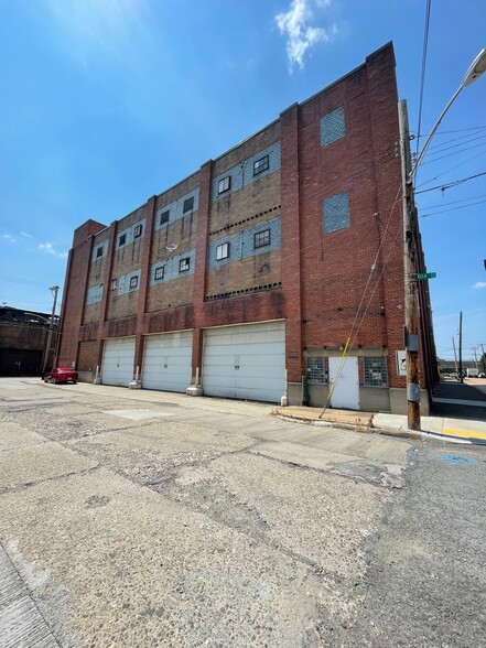 301 Munson Ave, Mc Kees Rocks, PA for rent - Building Photo - Image 1 of 6