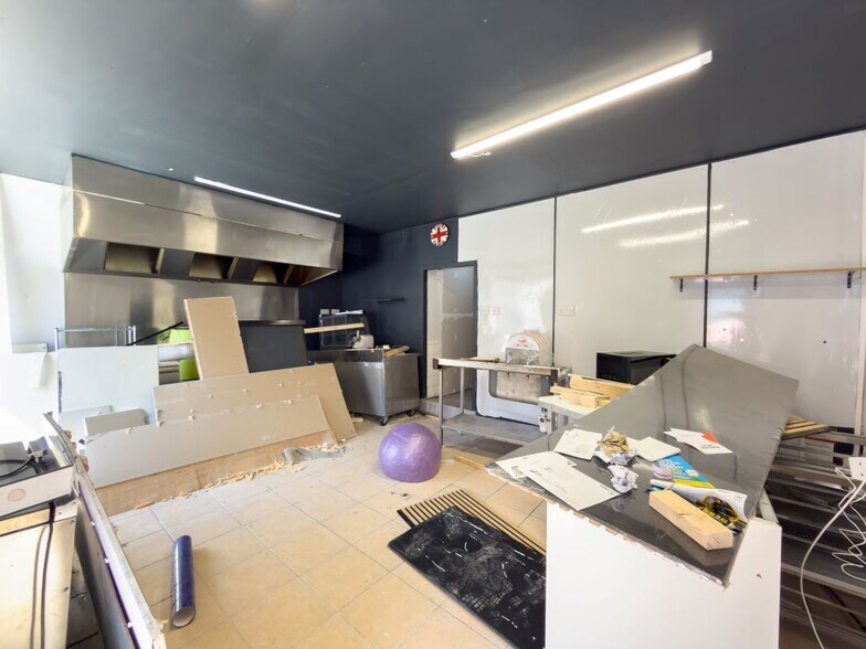 10-12 High St, Ferryhill for sale - Interior Photo - Image 2 of 4