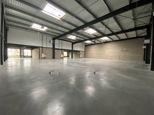Light Industrial in Noisy-le-Sec to rent - Interior Photo - Image 2 of 4
