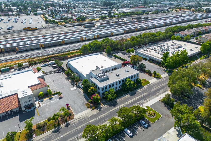 193-199 Topaz St, Milpitas, CA for rent - Building Photo - Image 1 of 16