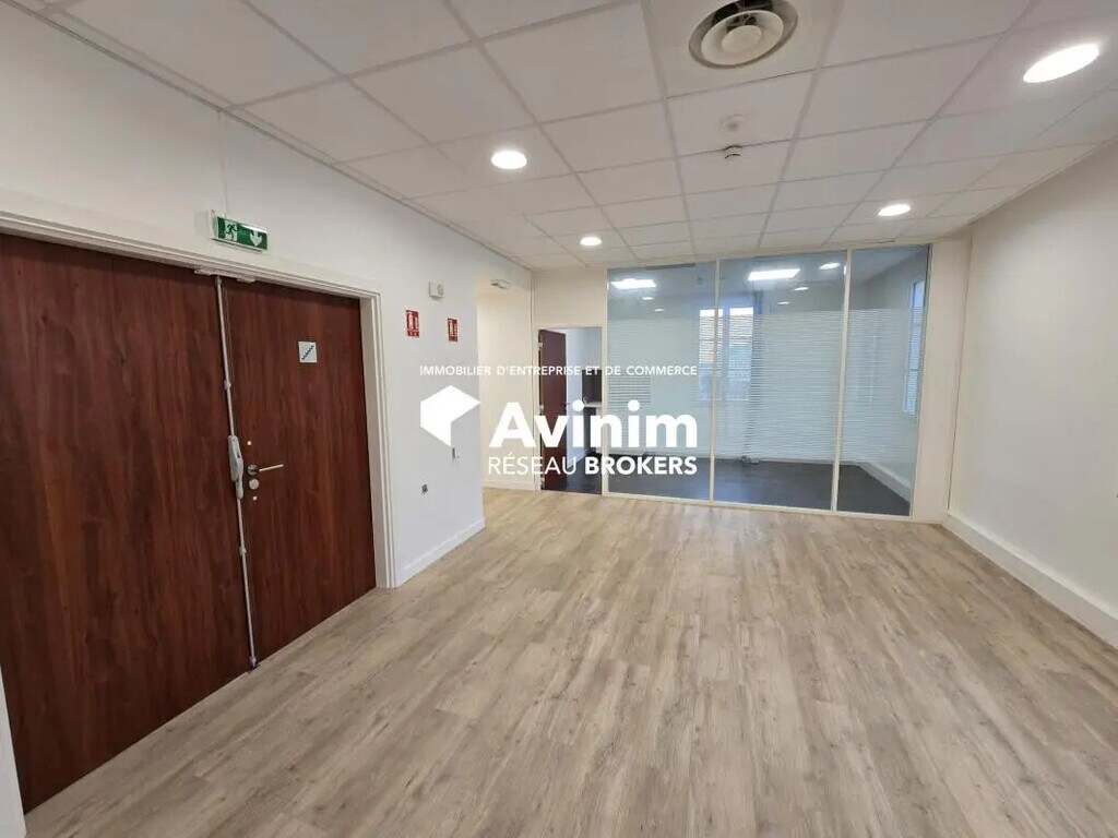 Location Bureaux 1 528 m² - Photo 1