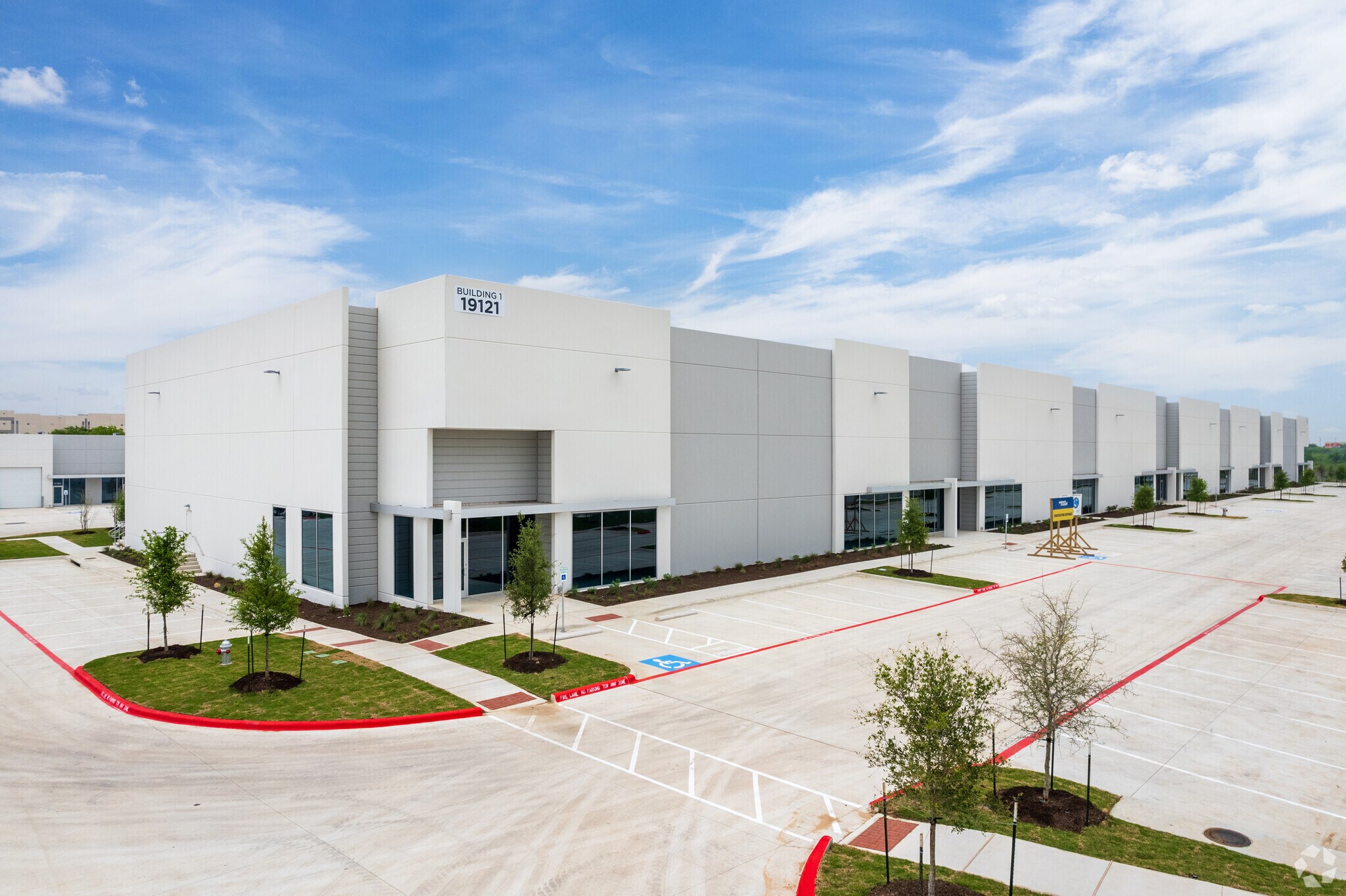 19121 Marketplace Ave, Kyle, TX to rent Primary Photo- Image 1 of 23