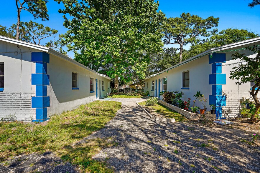 Tampa Bay 8 duplex Portfolio / 16 units portfolio of 8 properties for sale on LoopNet.co.uk - Building Photo - Image 1 of 14