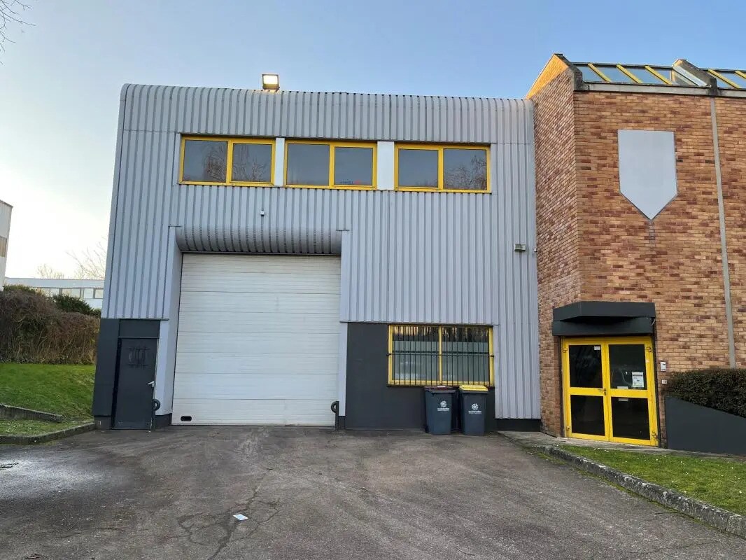 240 Rue Helene Boucher, Buc to rent Building Photo- Image 1 of 11