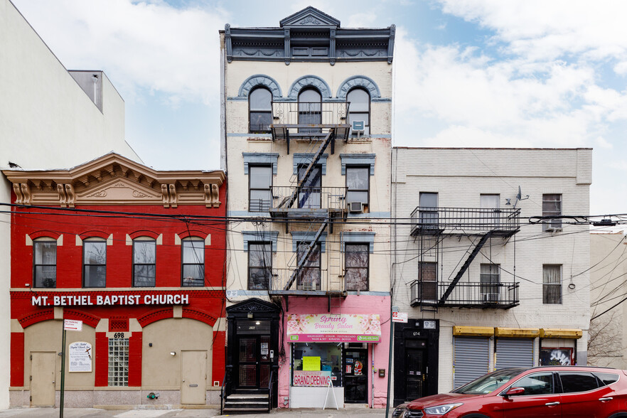 696 Courtlandt Ave, Bronx, NY for sale - Building Photo - Image 1 of 1