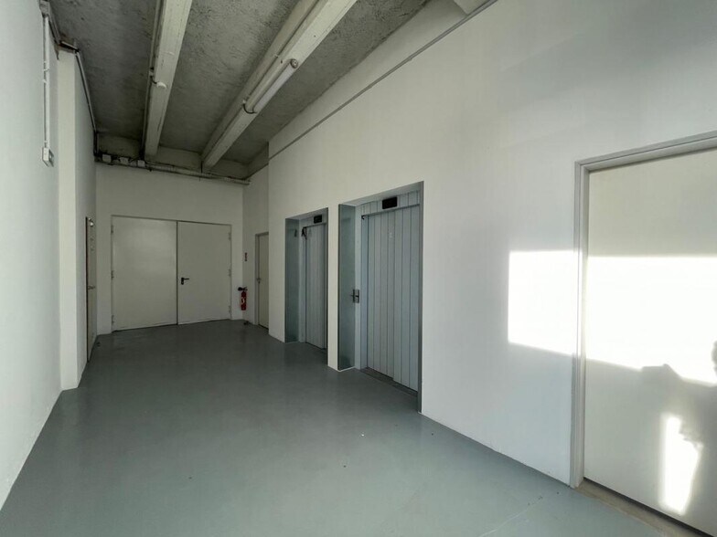 Industrial in Ivry-sur-Seine to rent - Interior Photo - Image 2 of 6