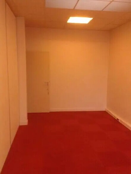 57-63 Rue Ernest Renan, Nanterre to rent - Building Photo - Image 3 of 19