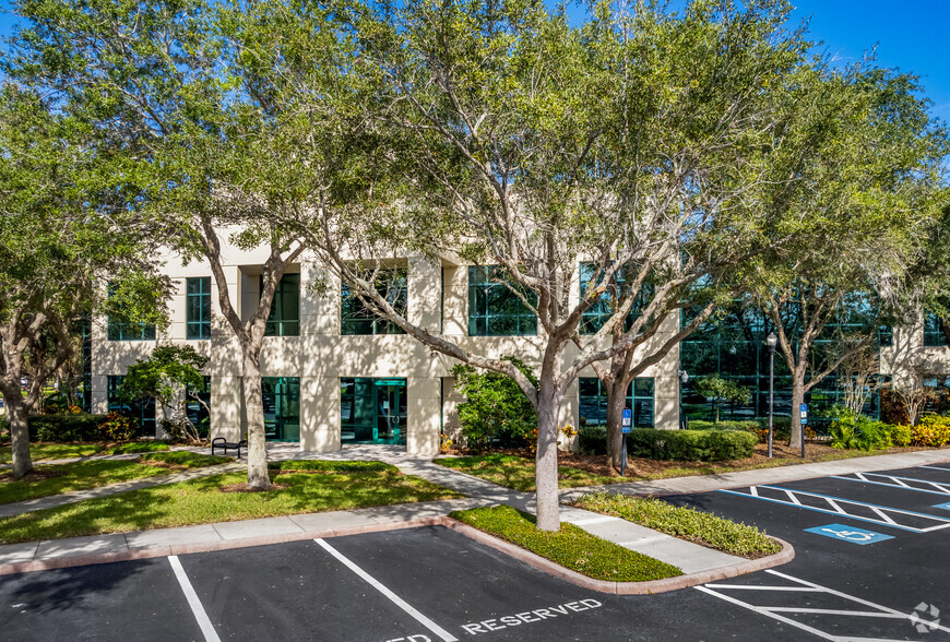 100 Fountain Pky, Saint Petersburg, FL for sale - Primary Photo - Image 1 of 1