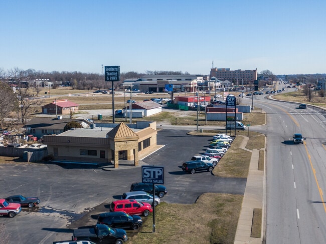 More details for 200 SW Regional Airport Blvd, Bentonville, AR - Retail for Sale