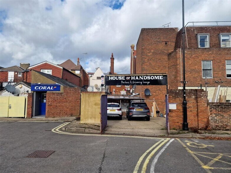 9 Market Pl, Basingstoke for sale - Building Photo - Image 3 of 7