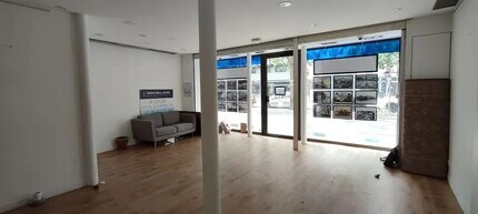 Retail in Paris to rent Building Photo- Image 2 of 5