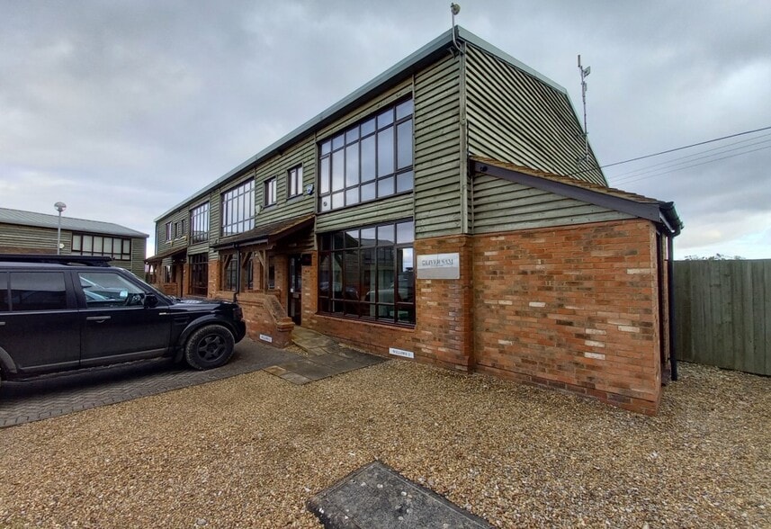 1 Mill Farm Courtyard, Beachampton to rent - Building Photo - Image 1 of 1