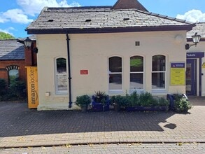 London Rd, Alderley Edge to rent Building Photo- Image 1 of 4