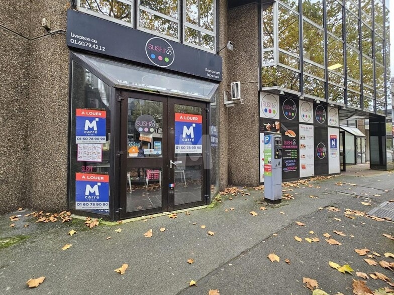 Retail in Évry-Courcouronnes to rent - Building Photo - Image 3 of 9
