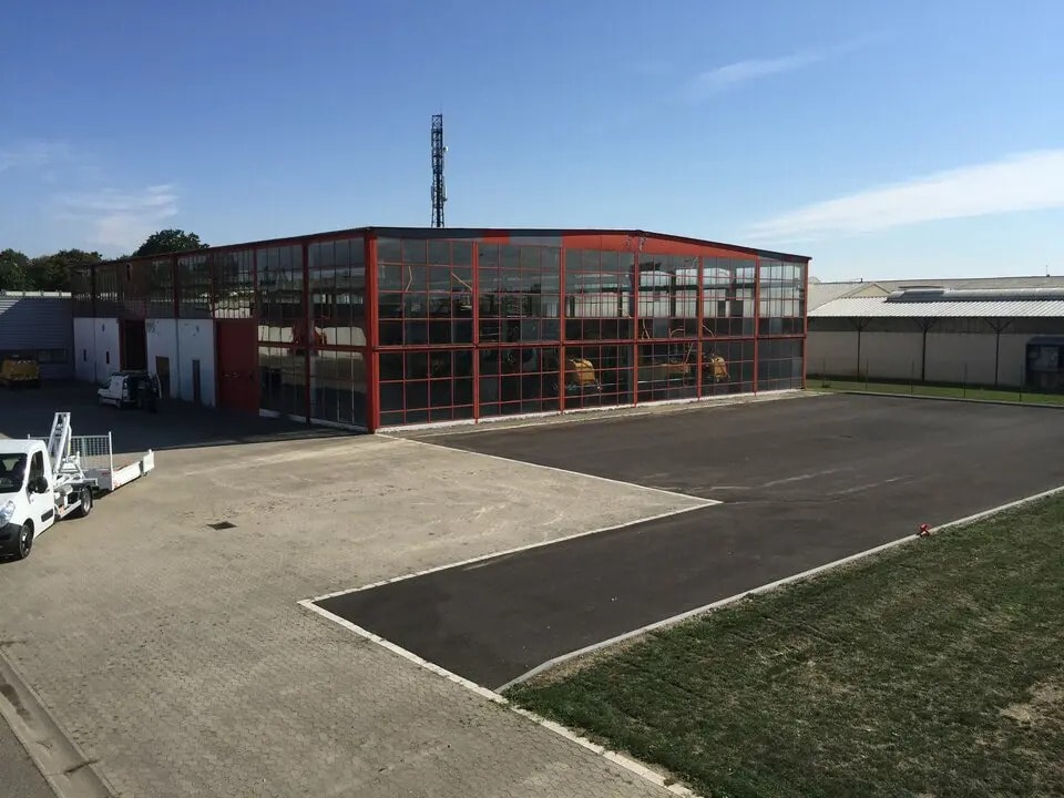 Location Local d'activités 1 200 m² - Photo 1