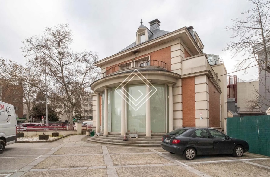 Office in Madrid, Madrid to rent - Building Photo - Image 2 of 18