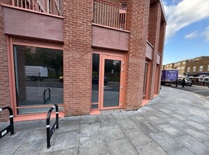 40 Chesnut Rd, London for rent Building Photo- Image 2 of 5